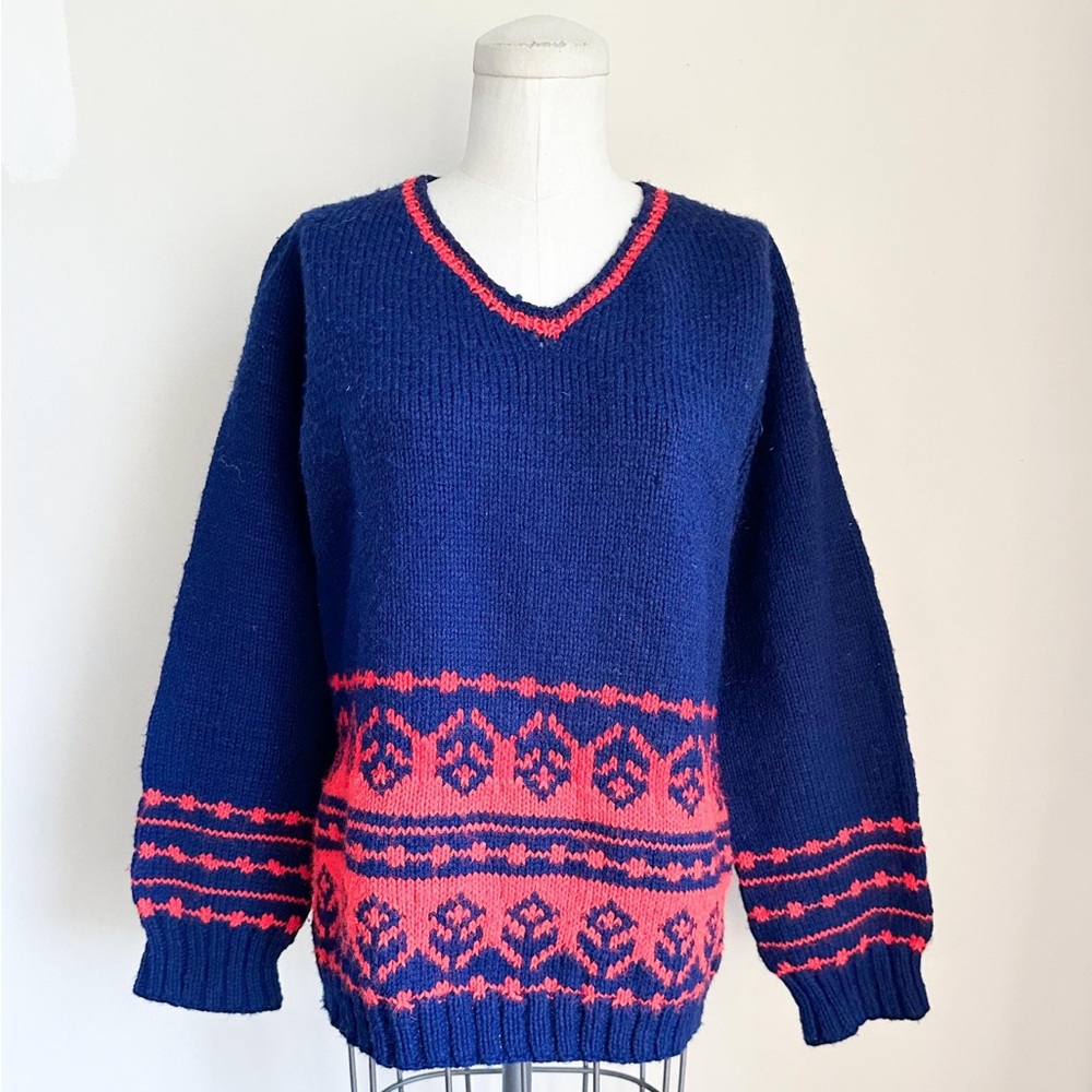 ⭐️3/$30⭐️ (bundle deal) Vintage Navy and Red Folklore Sweater / M